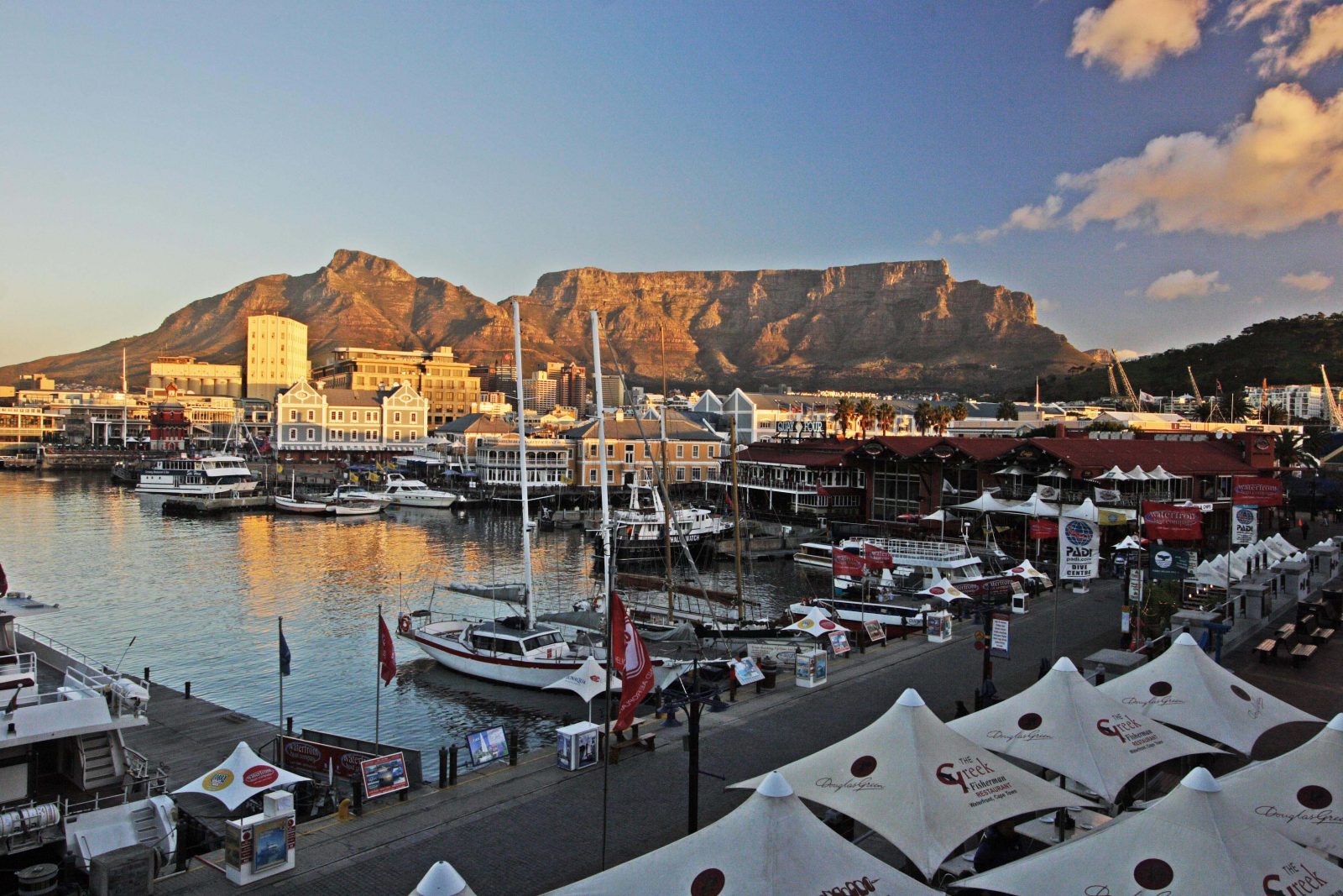 Restaurants and public walkways around the V&A Waterfront with Table Mountain behind them