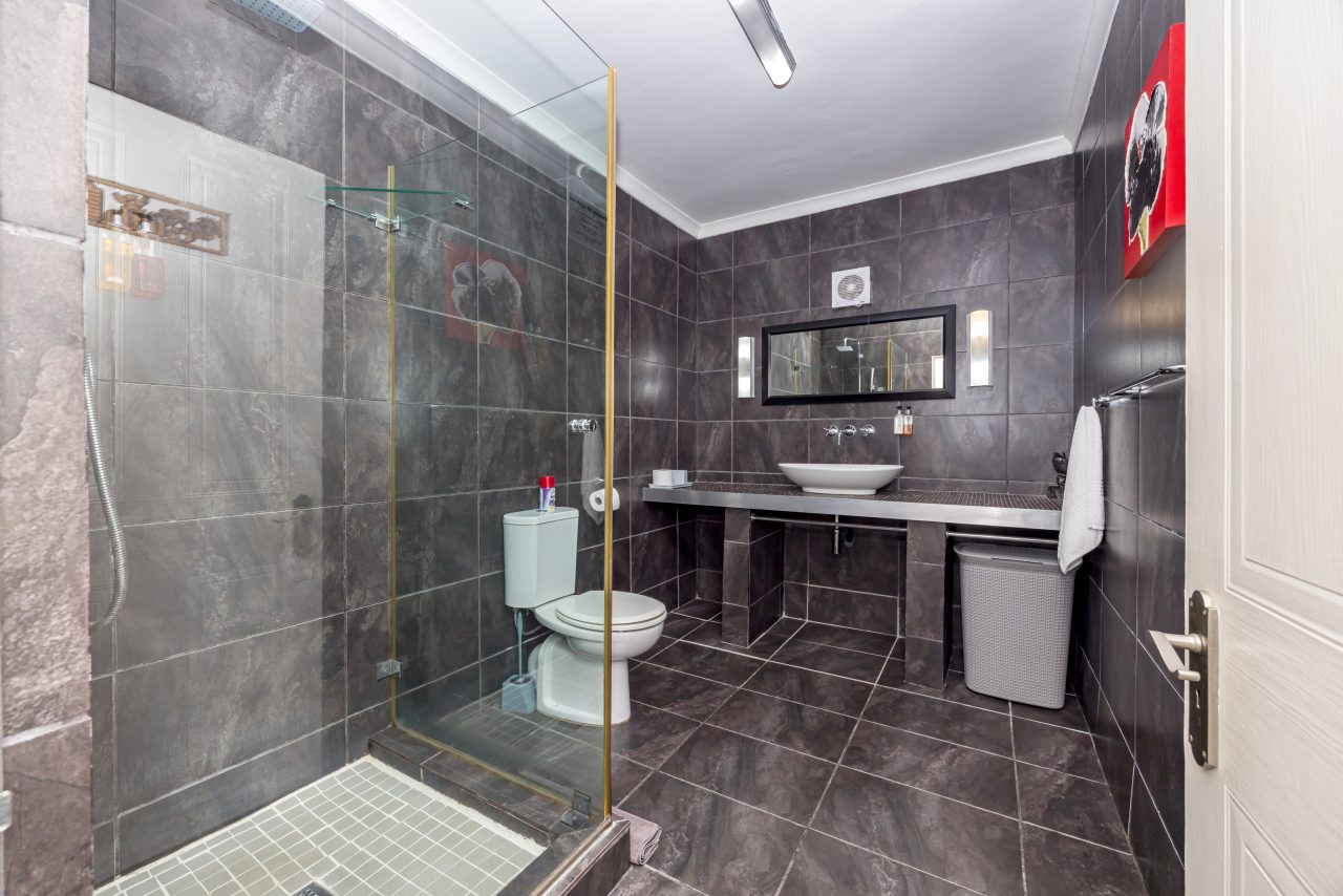 Strelitzia Luxury King Suite at Secret Garden Guesthouse