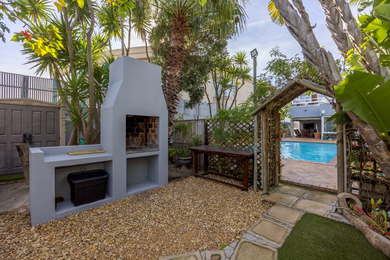 Garden at Secret Garden Guesthouse in Bloubergstrand